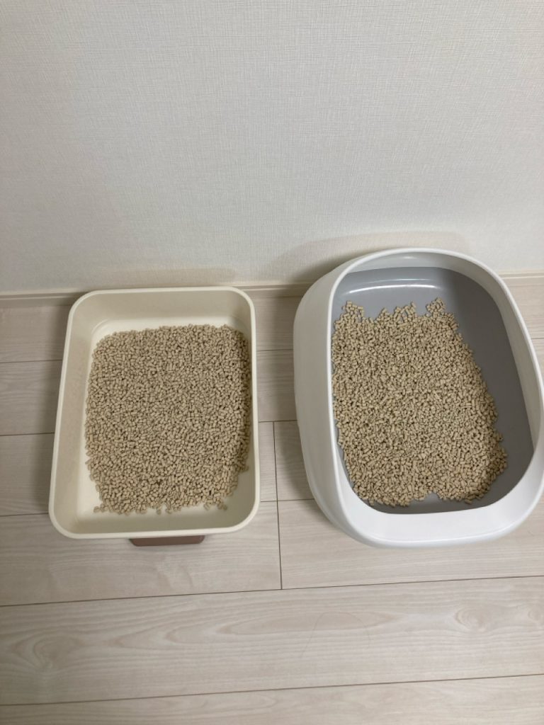 デオトイレらくらくシンプルとハーフカバーを上から比較