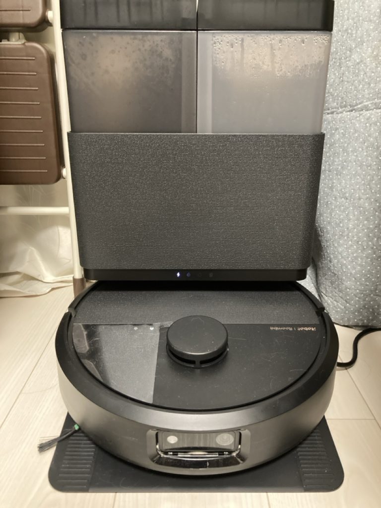 パントリーに設置したRoomba Plus 505 Combo AutoWash充電ステーション