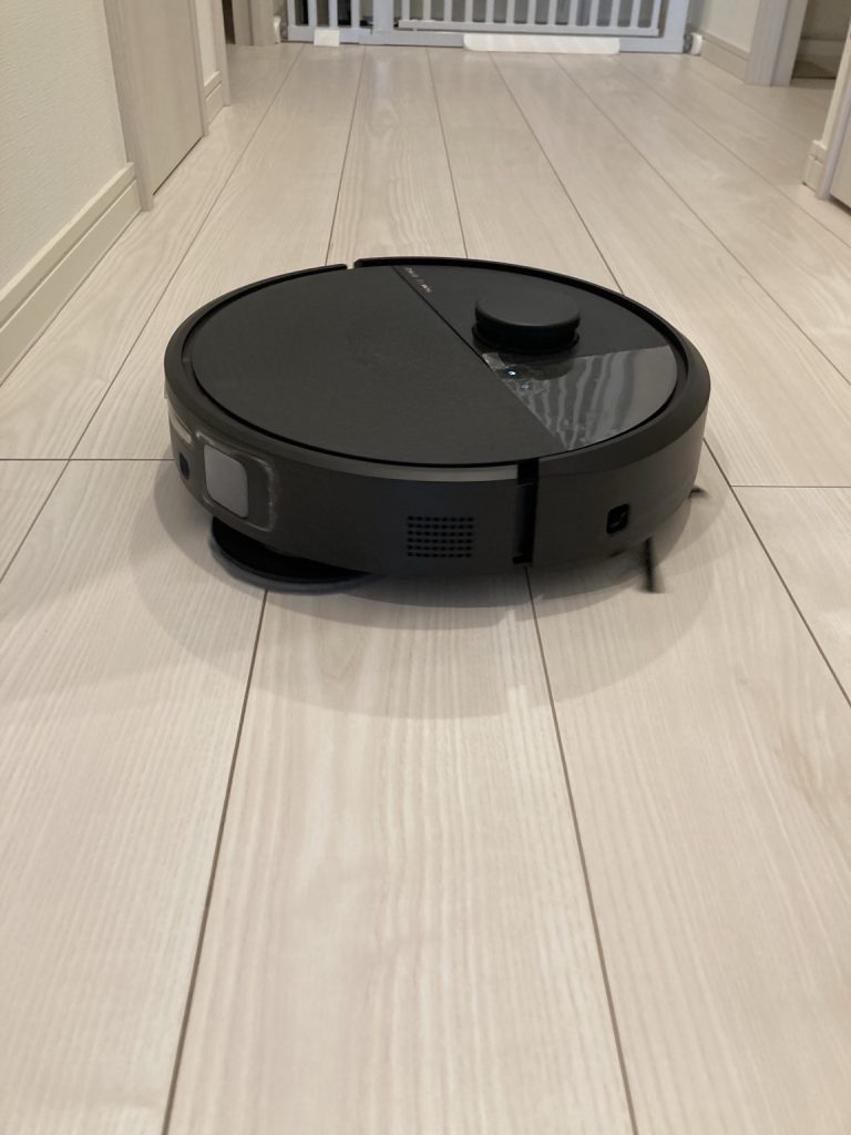 フローリングを水拭きするRoomba Plus 505 Combo