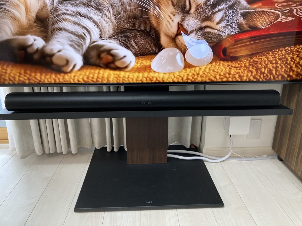 Hisense 65U8RとWALL V5に設置したSonos Arc Ultraの全景