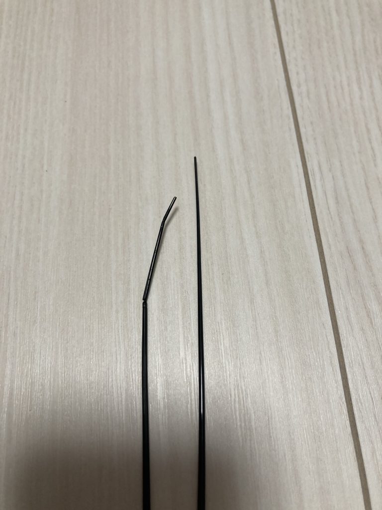 2回目使用後の曲がった先端と比較用の先端